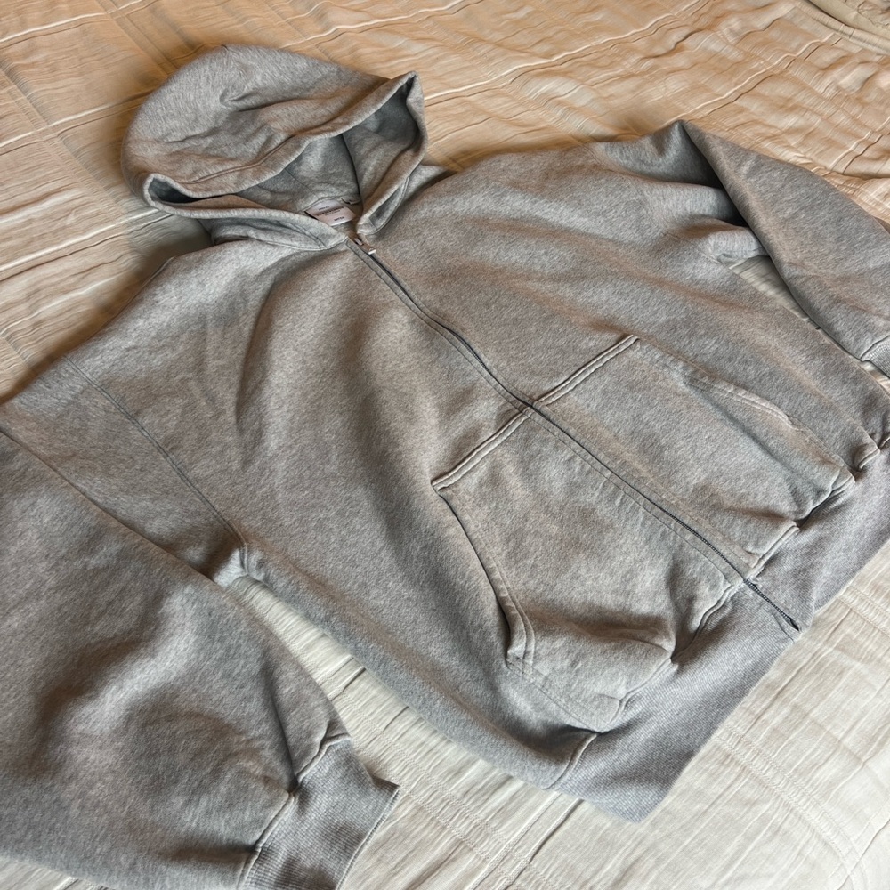 Aritzia Cozy Sweatfleece Mega Zip Hoodie